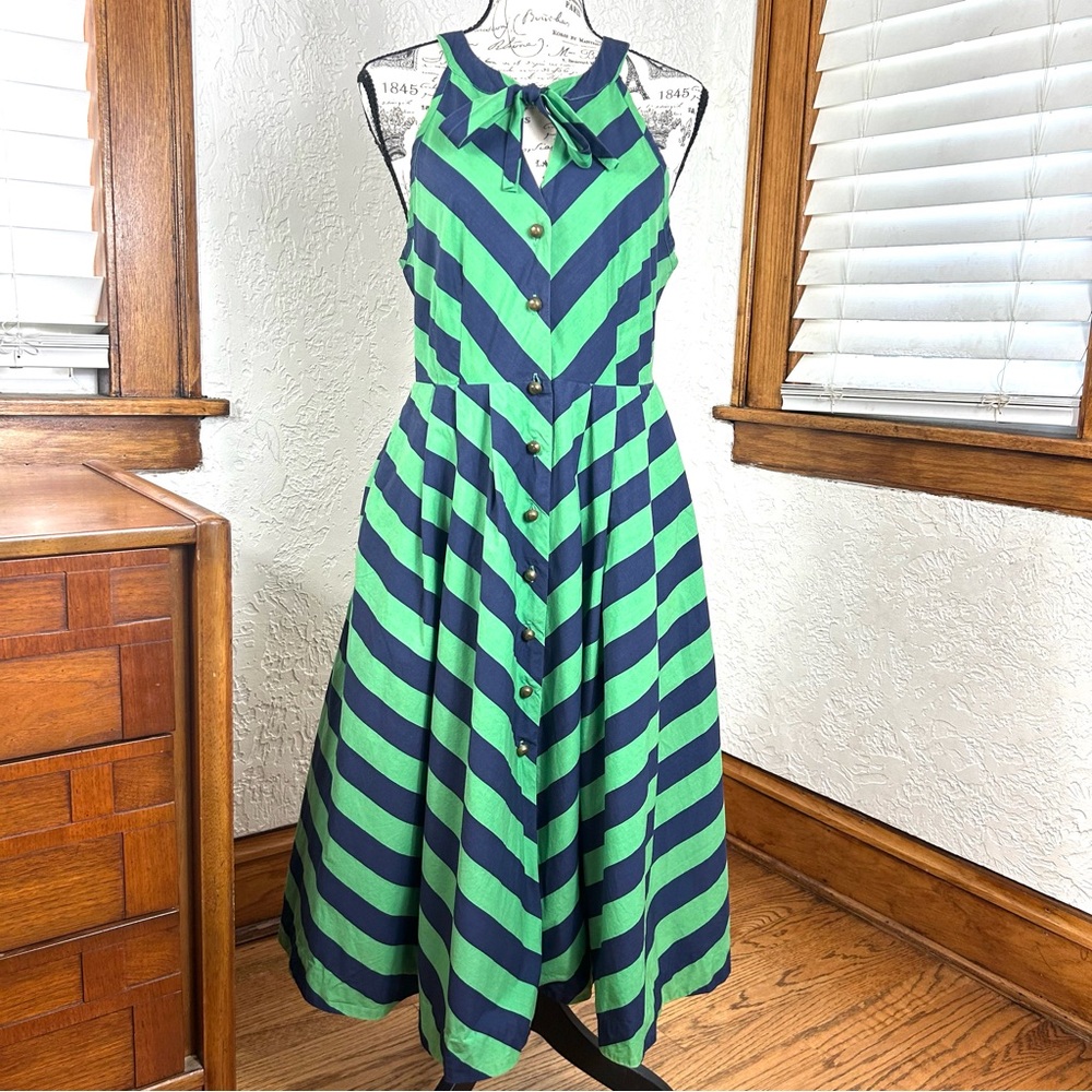 ANTHROPOLOGIE Girls From Savoy Emerald Ripple Dress Chevron Button Front Size 4